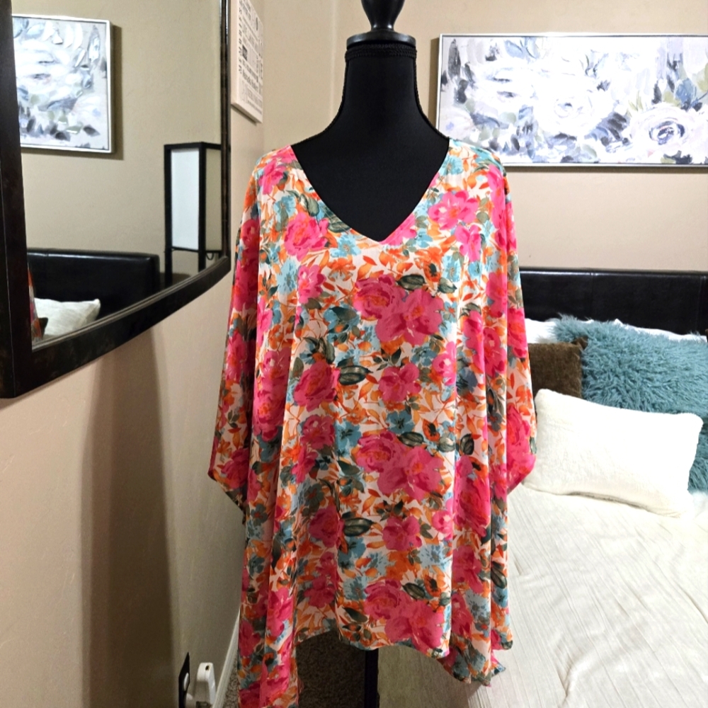Floral V-Neck Women's Pull Over Flowy Top. Size L. Never Worn